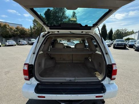 Used 2001 Nissan Pathfinder LE AWD/4WD image 17