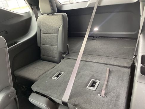 Used 2025 Chevrolet Traverse LT image 39