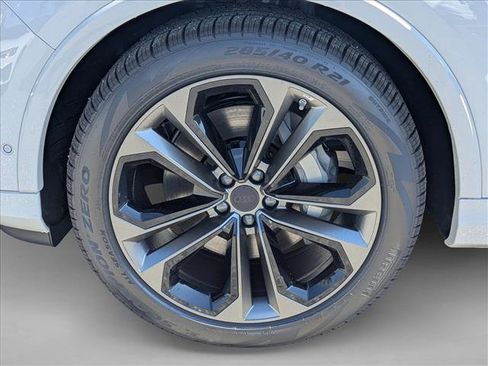 New 2026 Audi Q7 3.0T Premium Plus AWD/4WD image 9