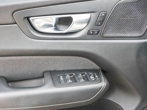 Used 2023 Volvo XC60 B5 Ultimate image 33