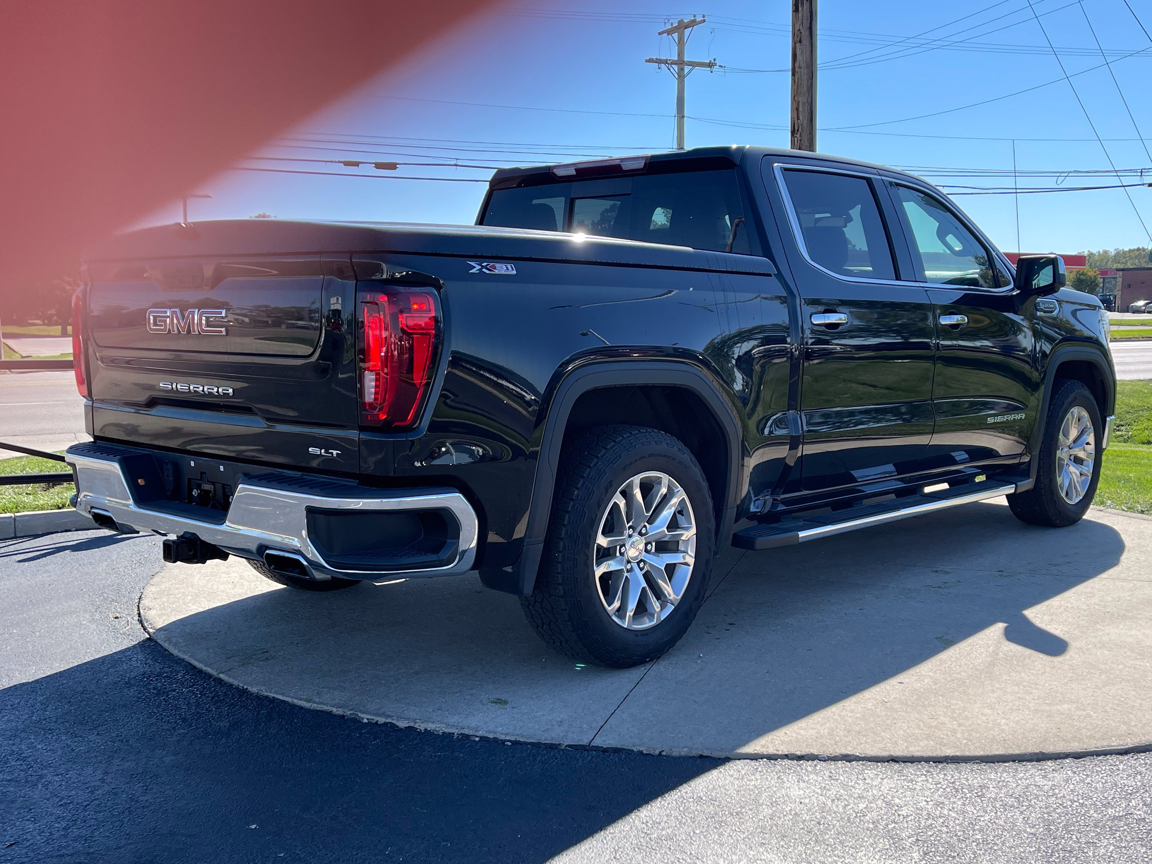 Used 2022 GMC Sierra 1500 SLT w/ SLT Premium Package AWD/4WD image 7