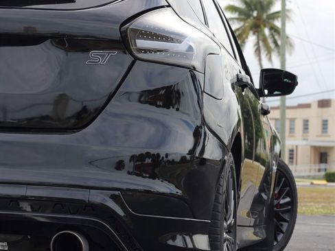 Used 2018 Ford Focus ST w/ Equipment Group 402A image 7