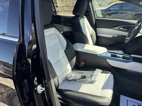 New 2026 Chevrolet Equinox EV LT image 23