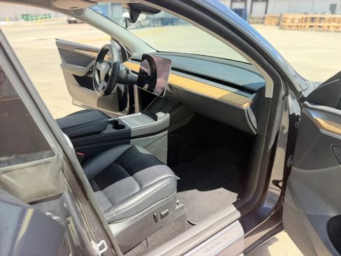 Used 2023 Tesla Model Y Long Range AWD/4WD image 26