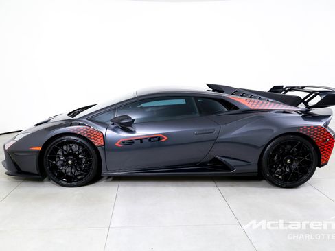 Used 2022 Lamborghini Huracan STO RWD image 5