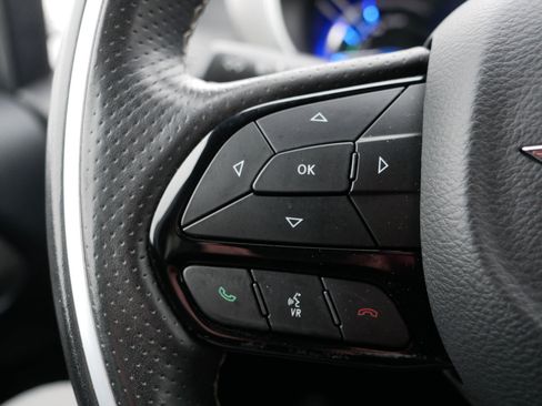 Used 2021 Chrysler Pacifica Limited w/ Uconnect Theater Family Group image 28