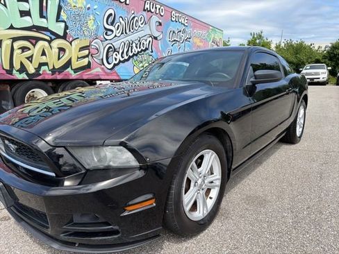 Used 2013 Ford Mustang Coupe RWD image 3