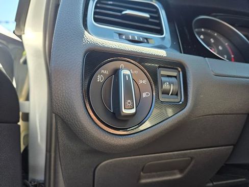Used 2017 Volkswagen GTI SE FWD image 17