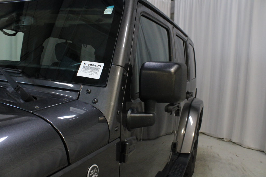 Used 2017 Jeep Wrangler Unlimited Sahara w/ Connectivity Group AWD/4WD image 32