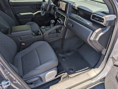 Used 2025 Toyota Tacoma SR AWD/4WD image 12