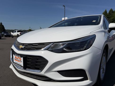 Used 2017 Chevrolet Cruze LT FWD image 12