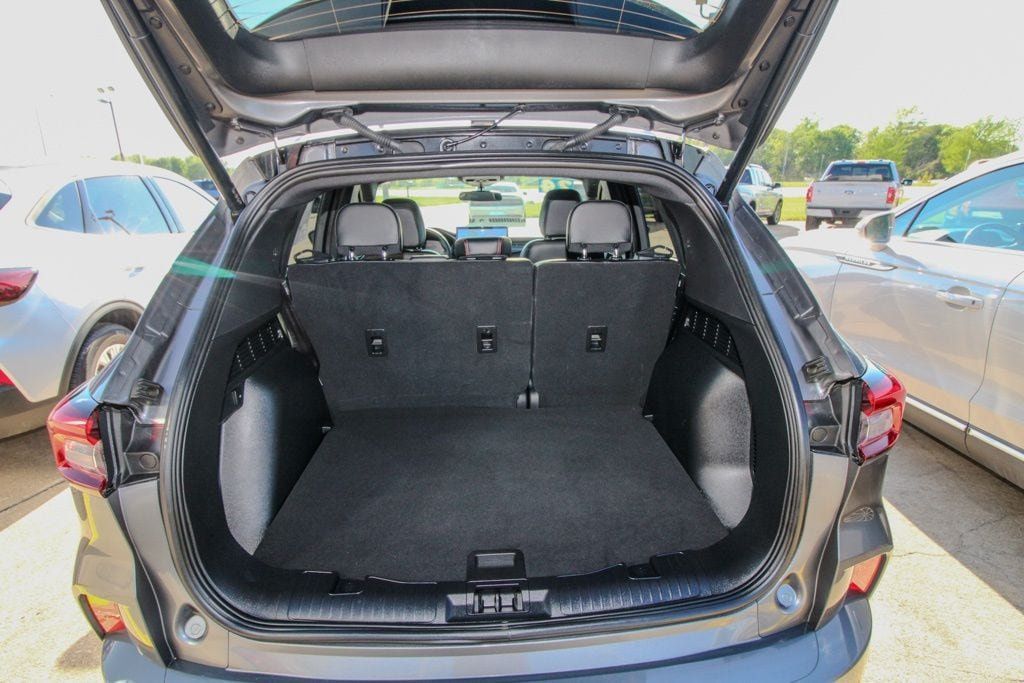 Used 2024 Ford Escape ST-Line w/ Tech Pack #1 AWD/4WD image 5
