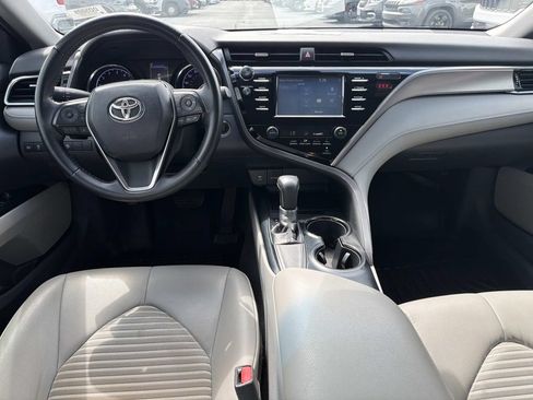 Used 2018 Toyota Camry SE w/ Convenience Package FWD image 18