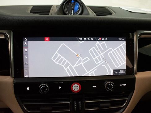 New 2025 Porsche Macan image 29