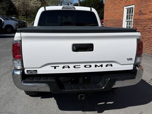 Used 2020 Toyota Tacoma TRD Sport AWD/4WD image 6