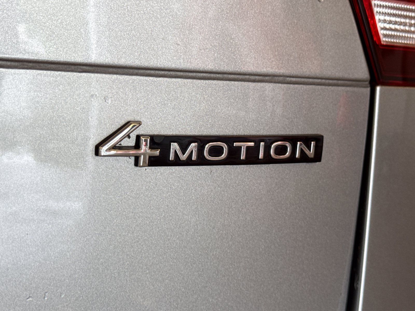 Certified 2024 Volkswagen Tiguan SE R-Line AWD/4WD image 41