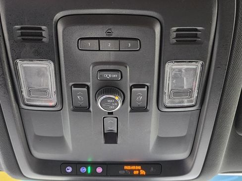 Used 2023 Chevrolet Suburban Premier AWD/4WD image 19