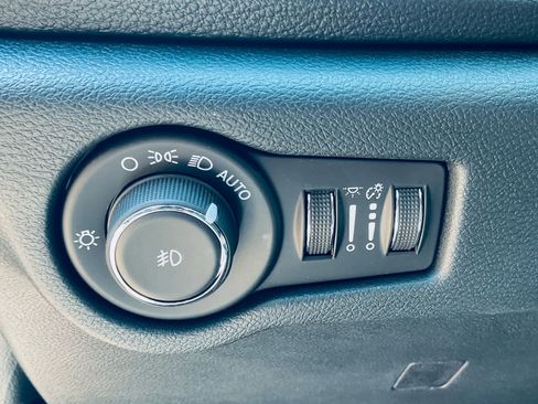 New 2025 Chrysler Pacifica Select image 25