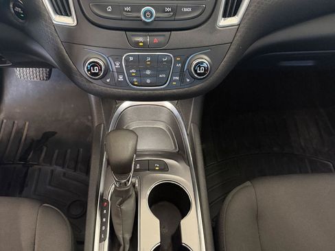 Used 2021 Chevrolet Malibu LT FWD image 19