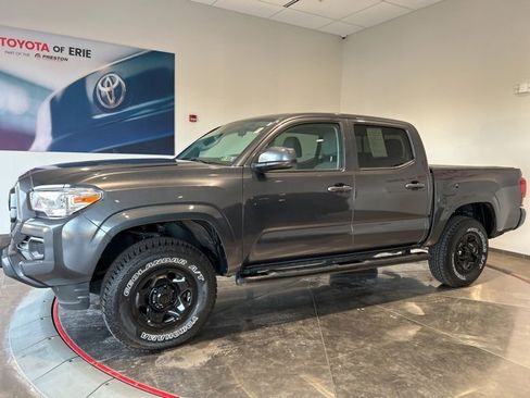 Used 2022 Toyota Tacoma SR image 3