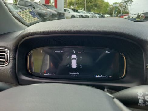 Used 2024 Jeep Wagoneer L Series II image 18