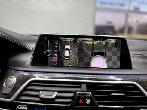 Used 2017 BMW 750i RWD image 28