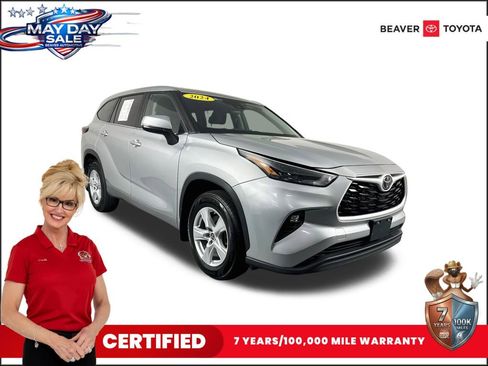 Used 2024 Toyota Highlander LE AWD/4WD image 1