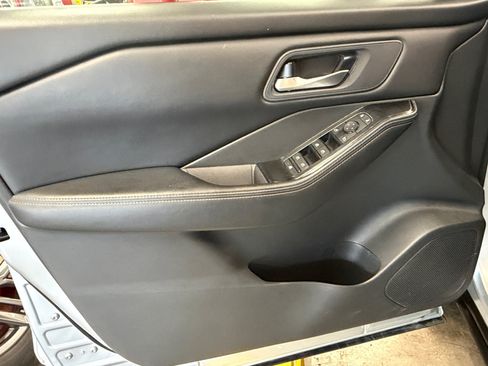 Used 2024 Nissan Rogue SV FWD image 25