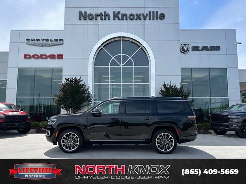 Used 2025 Jeep Wagoneer Series III w/ Premium Group I AWD/4WD image 2