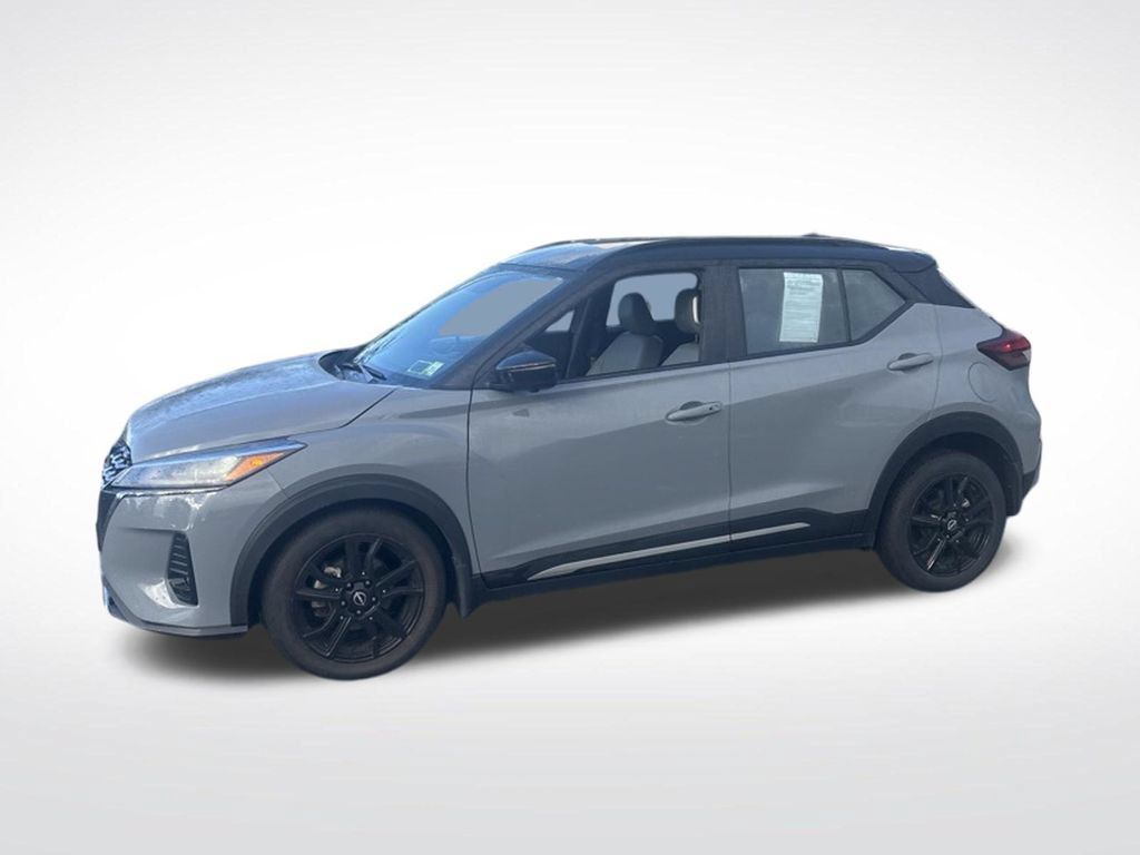 Used 2023 Nissan Kicks SR w/ SR Premium Package FWD image 4