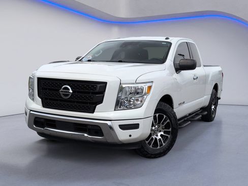Used 2021 Nissan Titan SV w/ SV Convenience Package RWD image 2