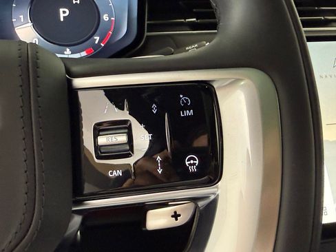 New 2026 Land Rover Range Rover Long Wheelbase SE image 16