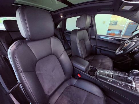 Used 2019 Porsche Macan AWD/4WD image 11