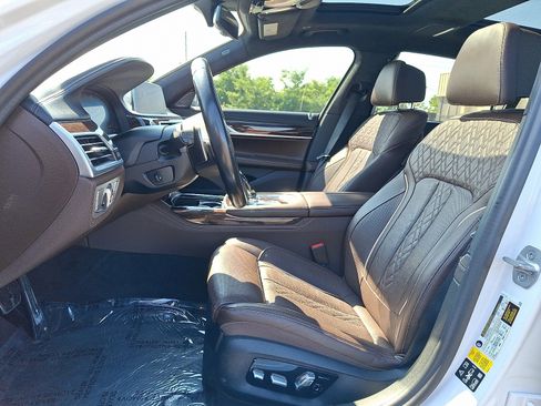 Used 2022 BMW 750i xDrive w/ Executive Package image 14