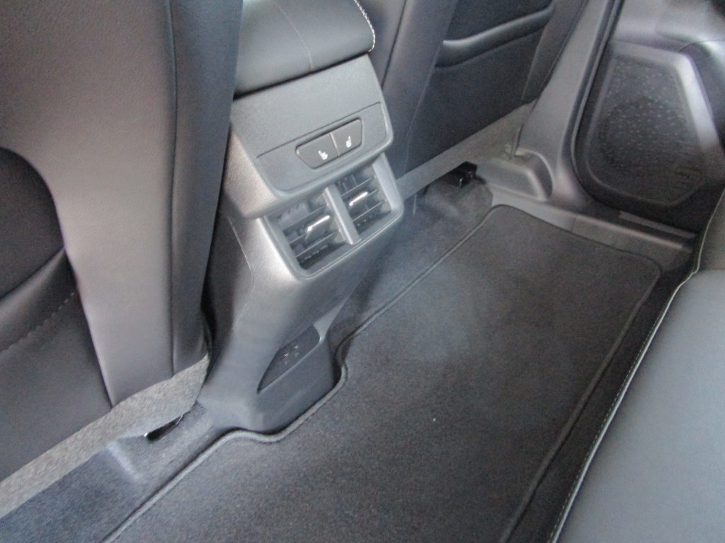 New 2027 GMC Terrain Elevation w/ Elevation Premium Package FWD image 18