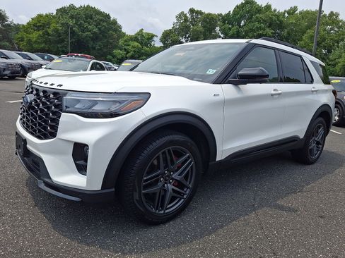 Certified 2025 Ford Explorer ST-Line w/ Premium Package AWD/4WD image 5