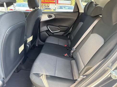 Used 2022 Kia Soul LX image 10