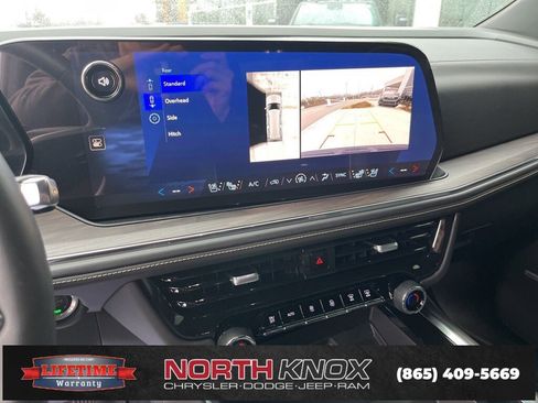 Used 2025 Chevrolet Suburban Premier image 10