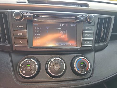 Used 2017 Toyota RAV4 LE image 10