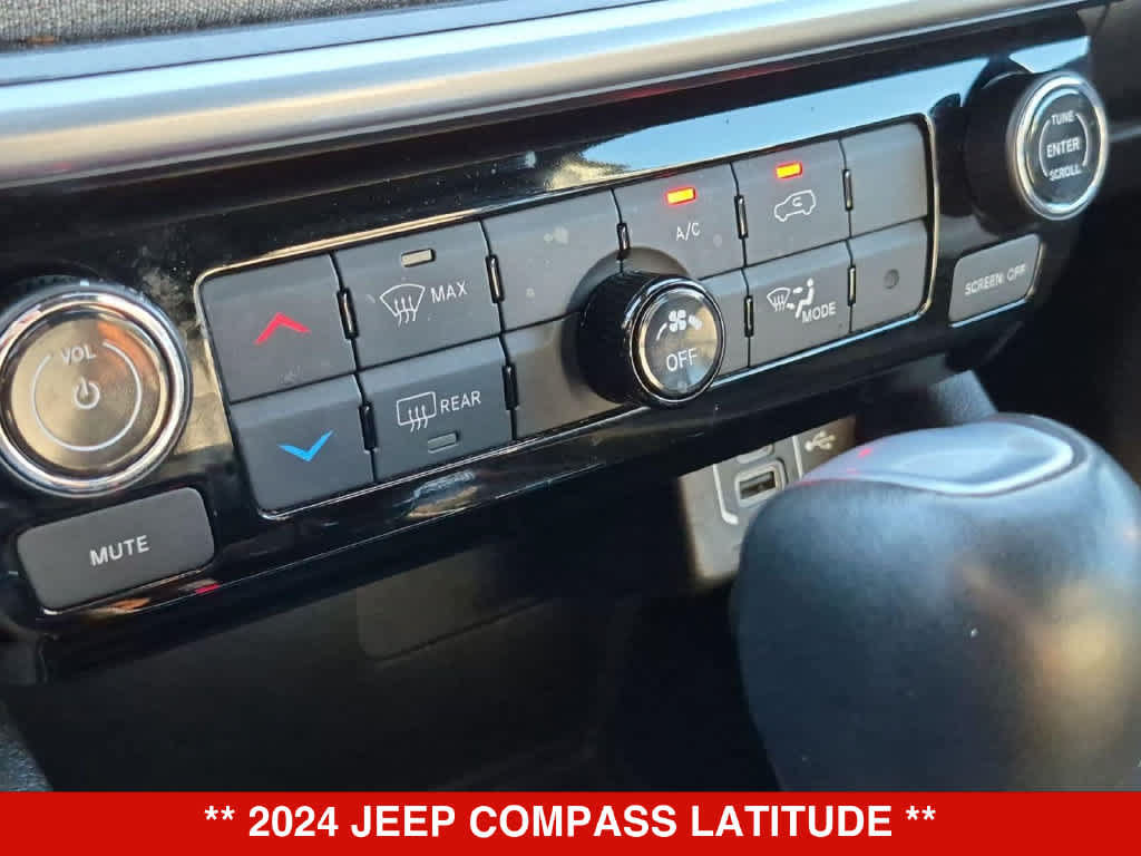 Used 2024 Jeep Compass Latitude AWD/4WD image 28