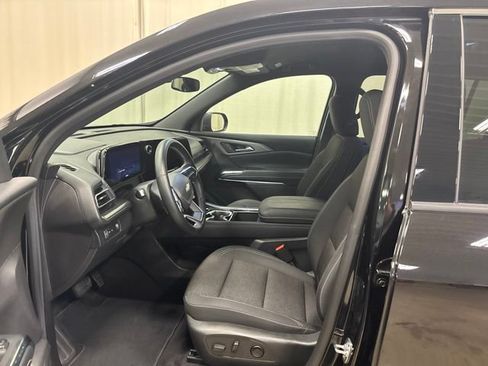 Used 2026 Chevrolet Traverse LT FWD image 15