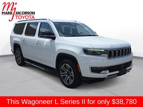 Used 2024 Jeep Wagoneer L Series II w/ Flexible Seating Group AWD/4WD image 5