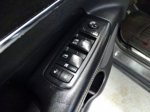Used 2017 Jeep Grand Cherokee Limited AWD/4WD image 10