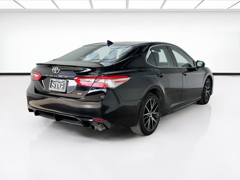 Used 2019 Toyota Camry SE FWD image 4