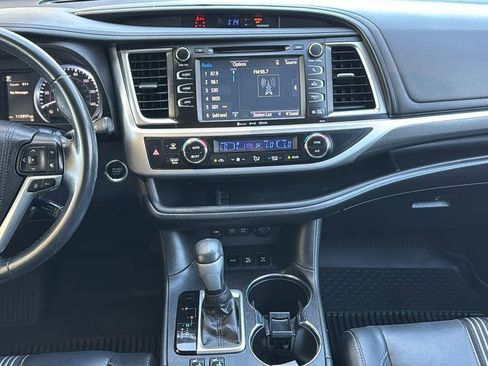 Used 2017 Toyota Highlander SE image 9