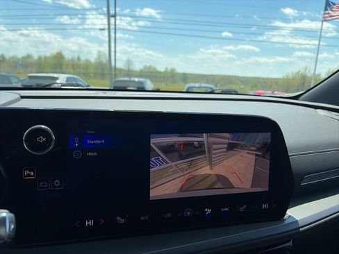 Used 2025 Chevrolet Traverse LT AWD/4WD image 15