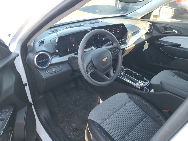 Used 2026 Chevrolet Trax LT FWD image 9