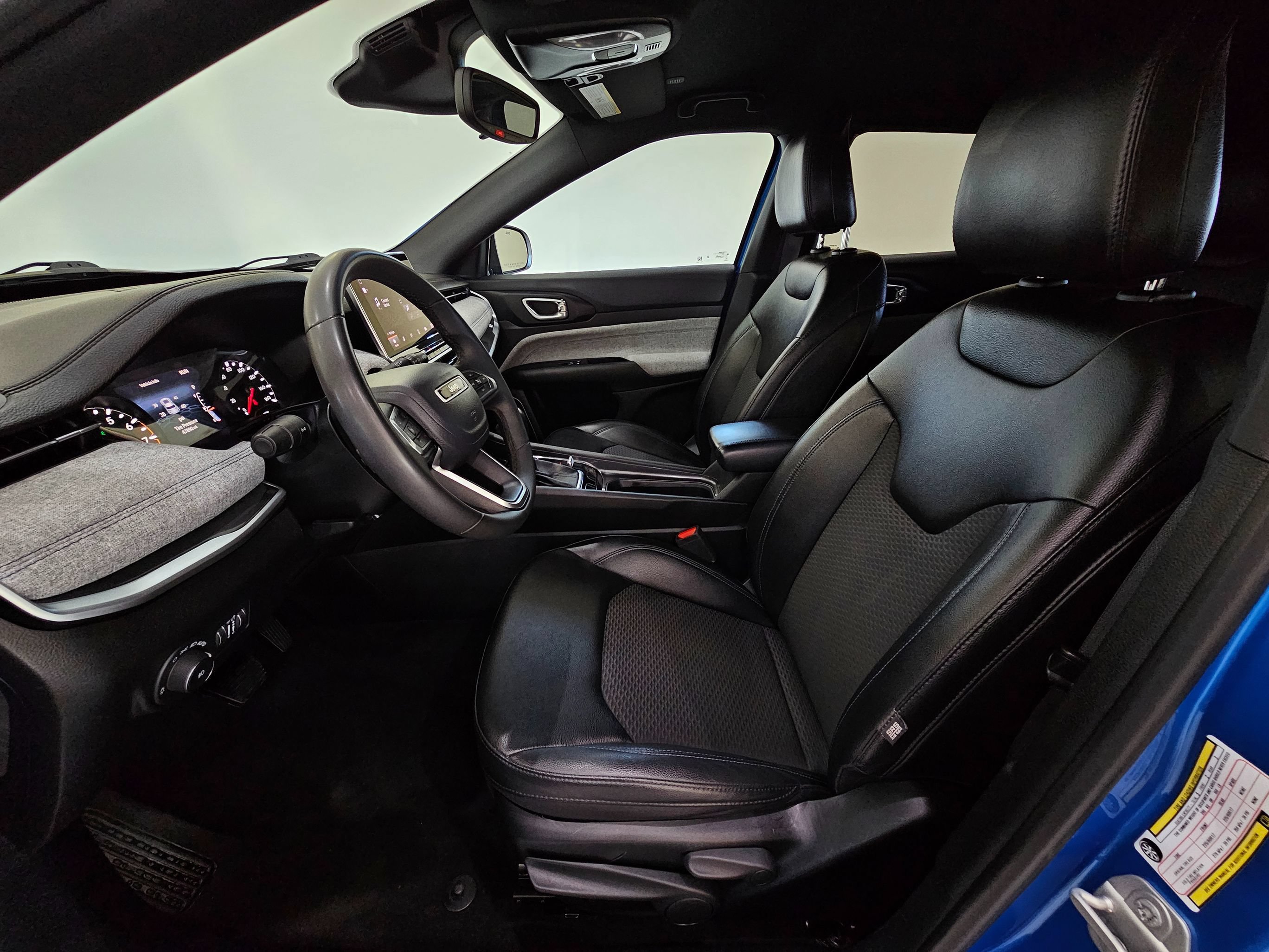 Used 2024 Jeep Compass Latitude AWD/4WD image 19