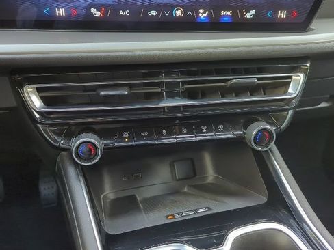 Certified 2025 Chevrolet Traverse LT image 9