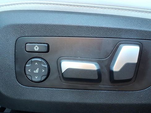 Used 2023 BMW X5 xDrive40i w/ Executive Package image 27